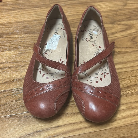 TAOS RED MARY JANE FLAT SZ 8.5 - Picture 3 of 9